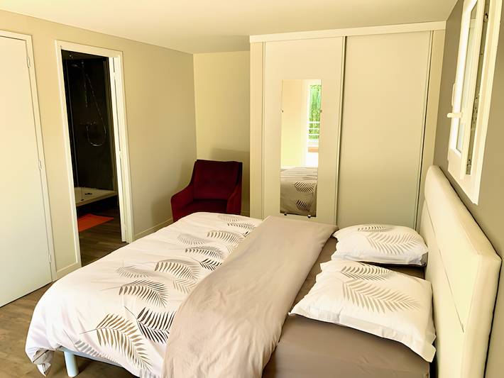 Chambre d’hôte pour 2 personnes, avec balcon et jacuzzi dans la Loire - 3