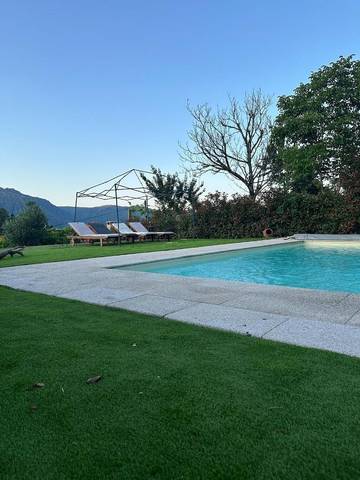 Location de vacances pour 10 personnes, avec piscine ainsi que vue et jardin, animaux acceptés à Cabril