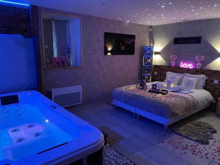 Gîte pour 2 personnes, avec terrasse ainsi que sauna et jacuzzi dans Cemboing