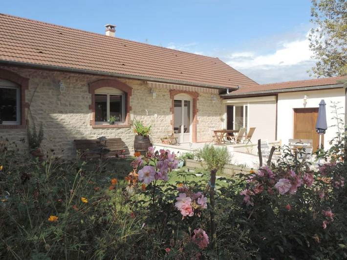Location de vacances pour 5 personnes, avec jardin et vue à Chagny