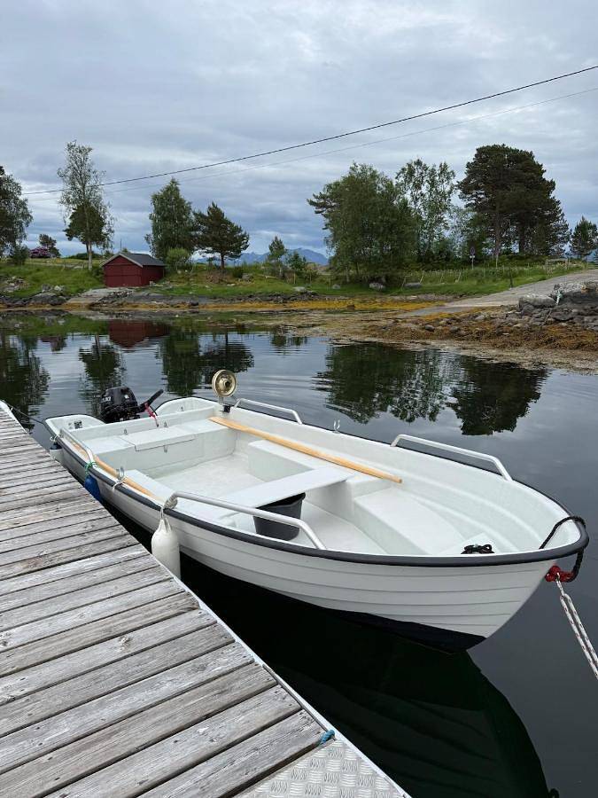 Draget gård, idyllisk småbruk ved sjøen in Molde, Nördliches Fjordnorwegen