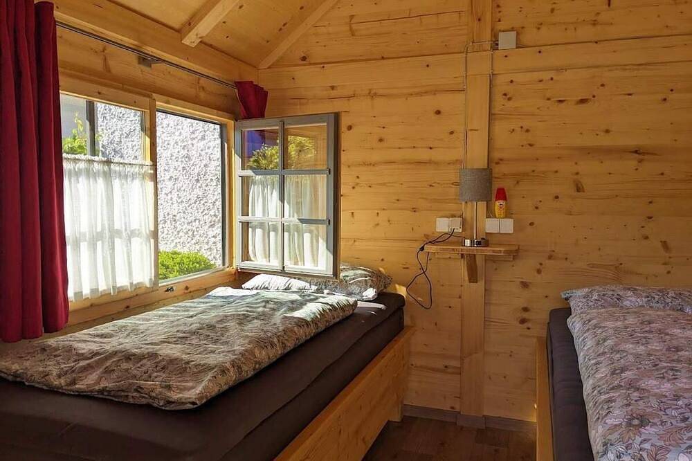 Ganze Wohnung, Gartenhaus rot mit einem Schlafzimmer in Ornbau, Fränkisches Seenland