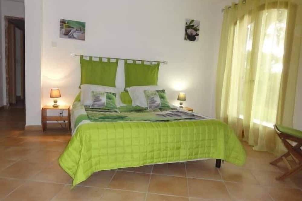 Peaceful Villa Under The Pins, Swimming Pool enclosed grounds 5500m2 in Vidauban, Draguignan region