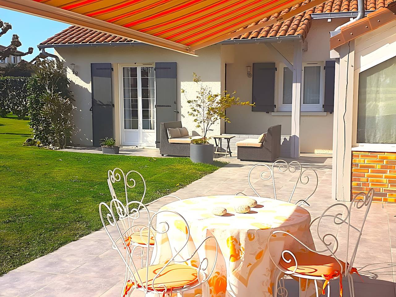 “Agapanthe” Guest Room – Suite with Breakfast Included in Feytiat, Limoges region