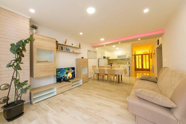 Ferienwohnung für 8 Personen, mit Balkon/Terrasse, mit Haustier in Brela