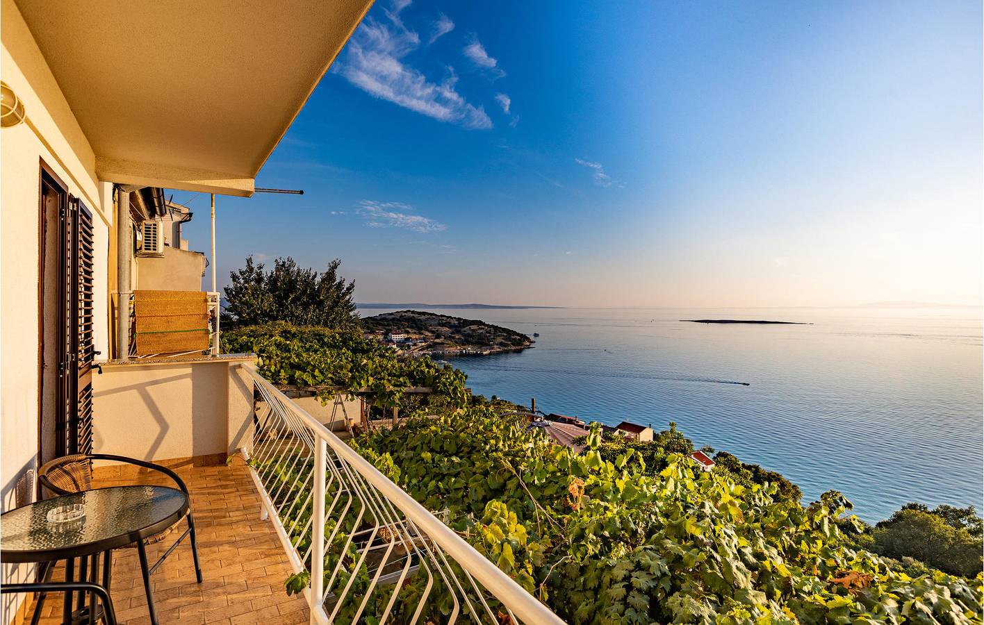 Ganze Ferienwohnung, Gemütliche Surf-Unterkunft: 1 km vom Strand entfernt, mit WLAN, Klimaanlage und Parkplatz in Punat, Krk