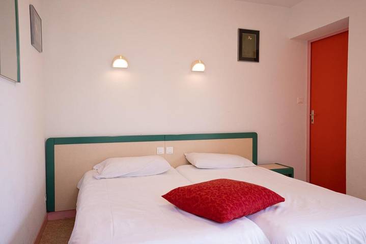 Parc de vacances pour 2 personnes, avec terrasse et piscine, animaux acceptés en Auvergne - 4