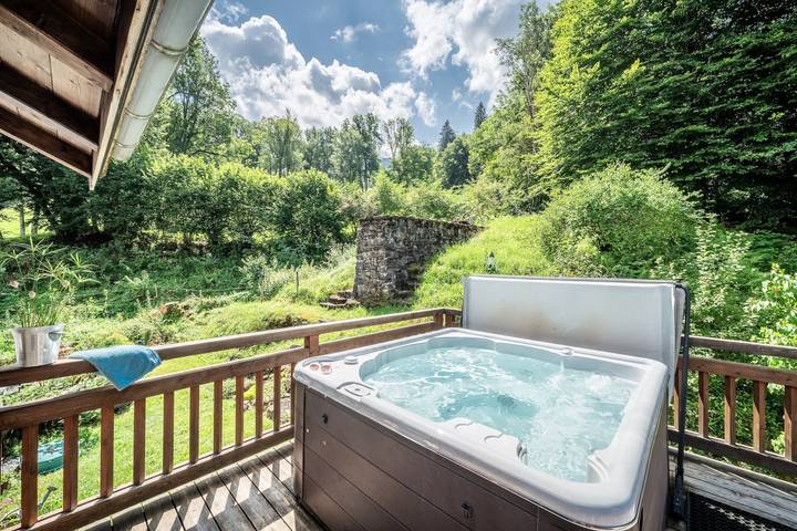 Chalet "La Glière De L'Etelley" avec vue sur la montagne, terrasse privée et Wi-Fi in Station de Morillon, Samoëns
