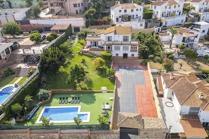Villa avec piscine chauffée et privée, proche plage et golf! in Alhaurín de la Torre, Costa del Sol
