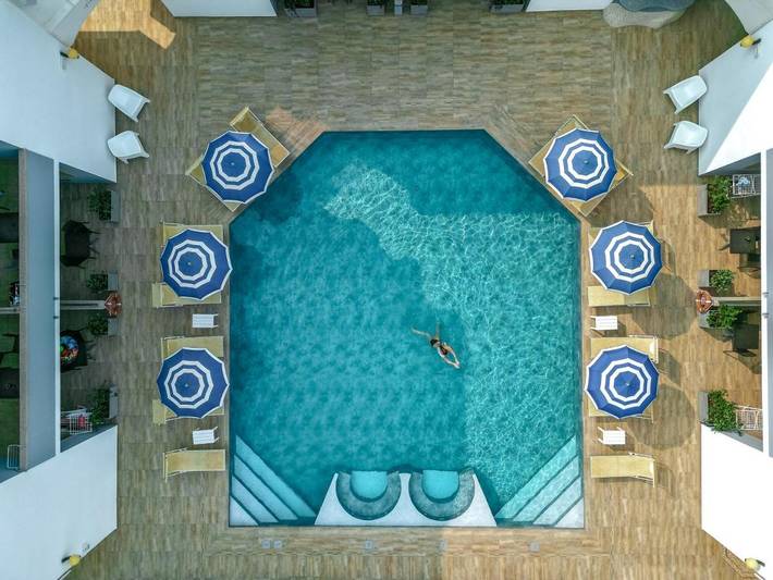 Appart’hôtel pour 2 personnes, avec Balcon ainsi que Terrasse et Piscine