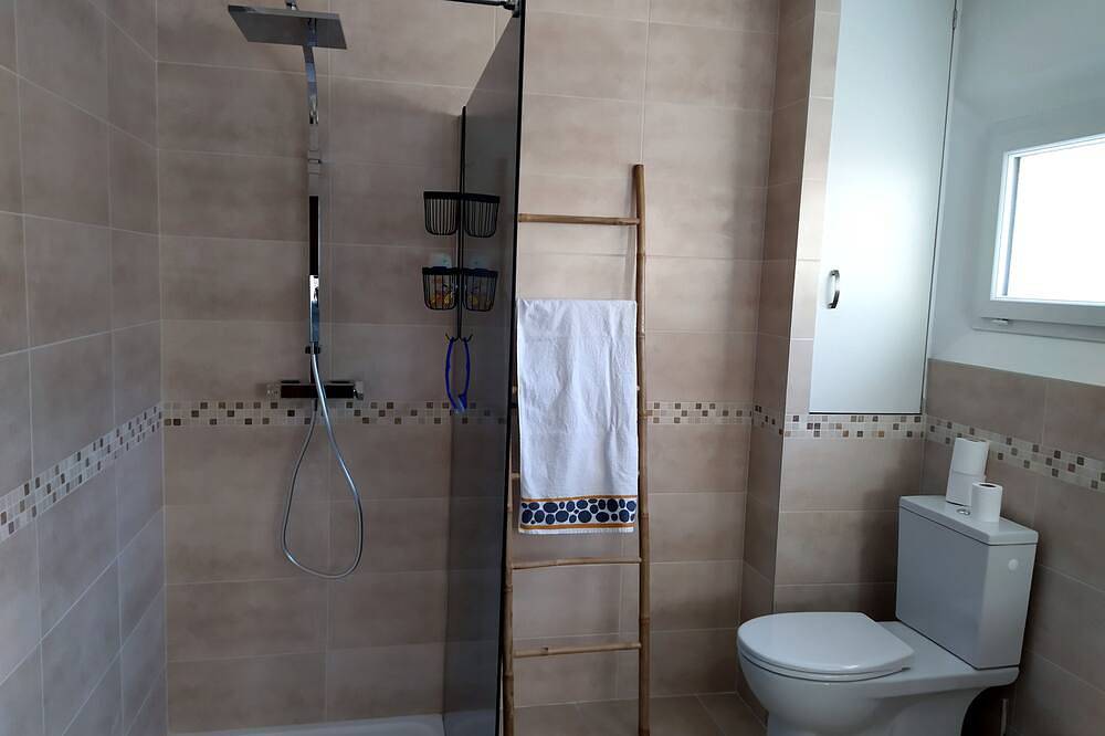 Appartement entier, Un havre de paix en pleine nature. Une chambre, climatisation, piscine ... in Collorgues, Région de Nîmes