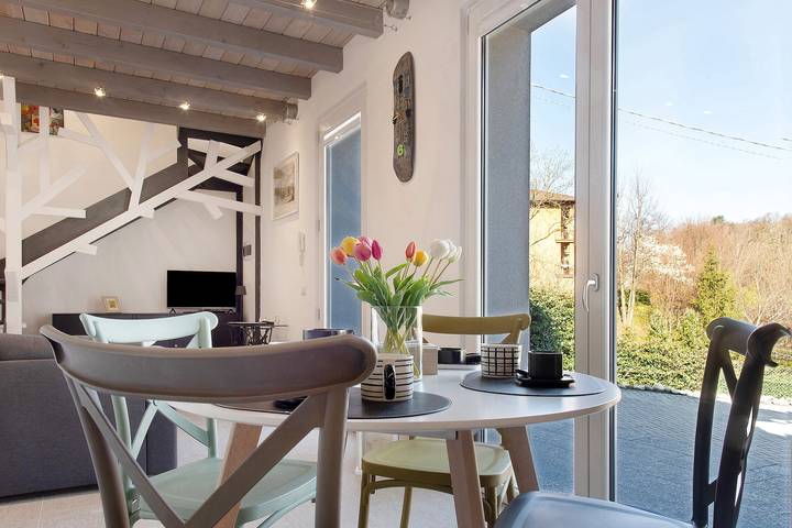 Gîte pour 3 personnes, avec balcon à Laveno-Mombello