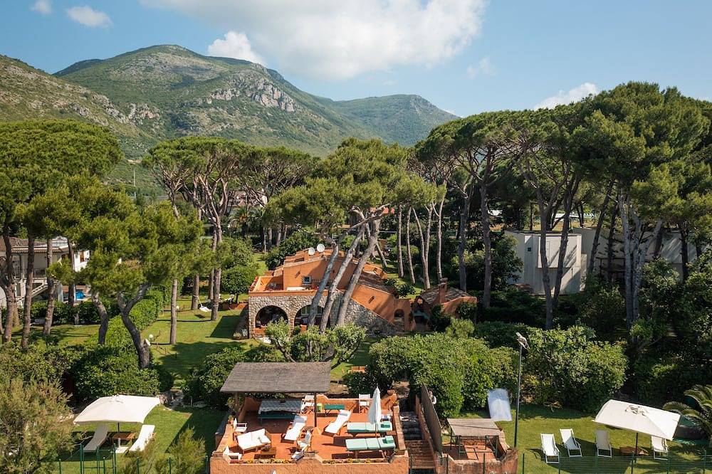 Villa Duna mit Meerblick und exklusivem direktem Zugang zum 50 m langen Strand in Fondi, Pontinische Ebene