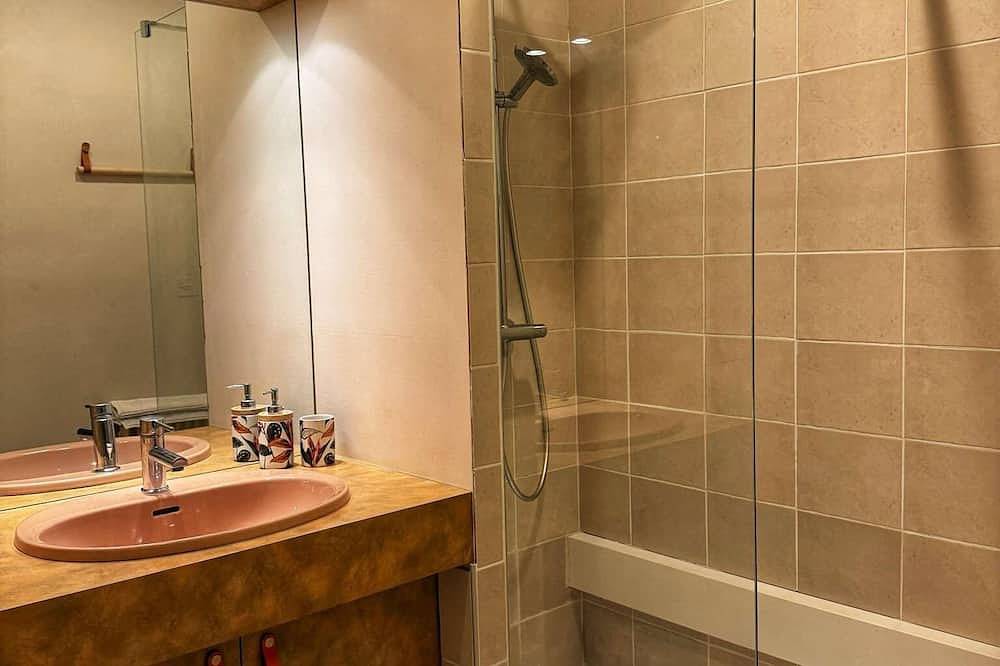 Entire apartment, Holiday Apartment \"Le Seventie's\" with Wi-Fi in Millau, Parc naturel régional des Grands Causses