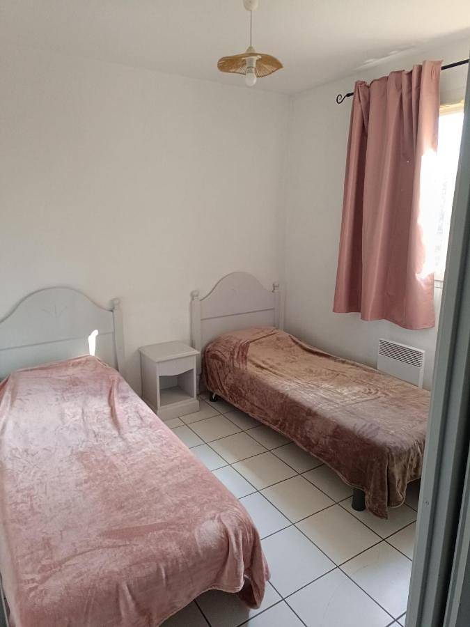 Location de vacances pour 7 personnes, avec piscine et jardin ainsi que vue et vue sur le lac à Saint-Saturnin-lès-Avignon - 3