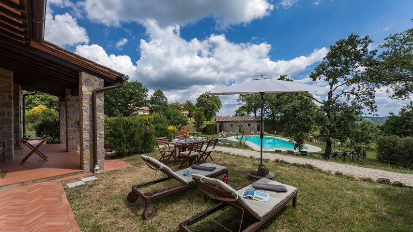 Ferienwohnung für 4 Personen, mit Terrasse und Garten sowie Pool, mit Haustier in Roccalbegna