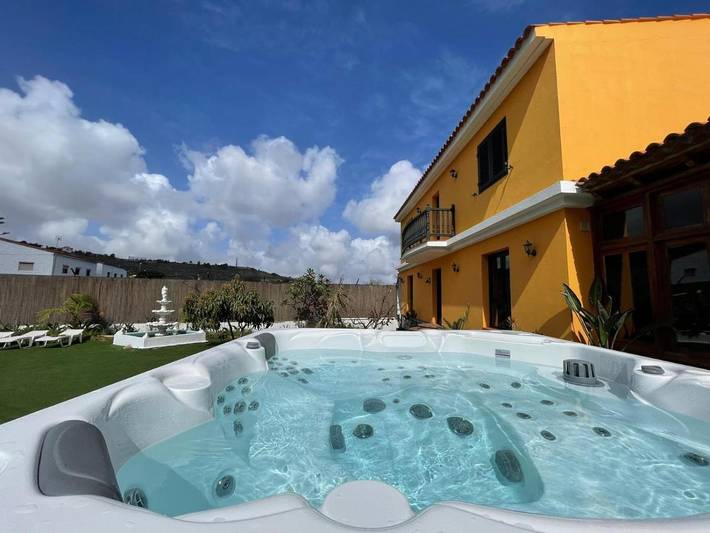 Villa für 10 Personen, mit Balkon und Whirlpool sowie Terrasse und Garten in Las Palmas