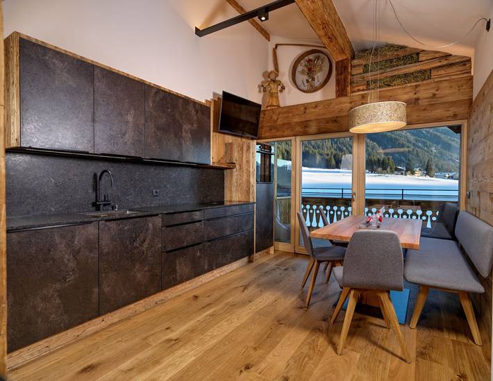 Appartement entier, Appartement "Hofchalet Blume - Örlerhof" avec vue sur les montagnes, sauna, jardin et terrasse in Villgratener Berge, Valle di Casies