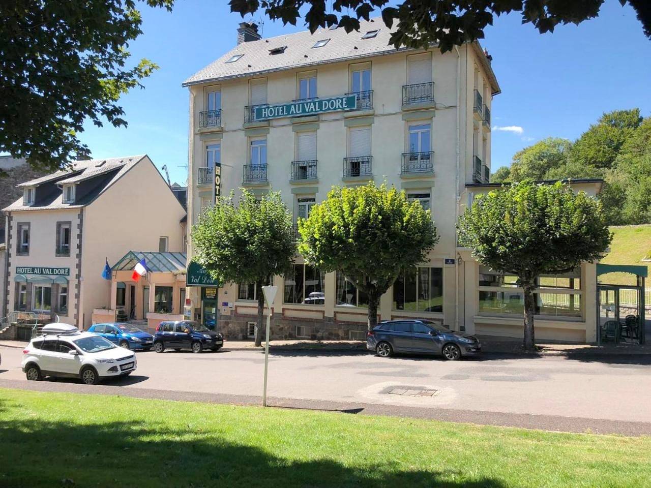 Hotel Au Val Doré in La Bourboule, Parc naturel régional des Volcans d'Auvergne