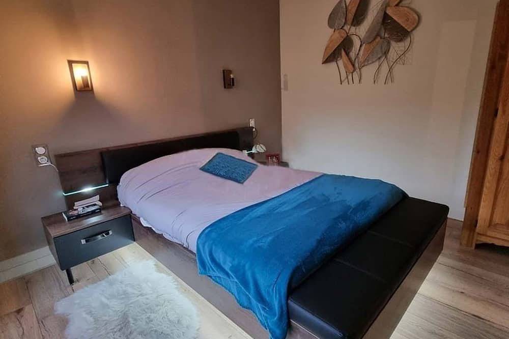 ''La Jolie Maison de Banne'' 4 ⭐, 3 chambres, piscine privée chauffée, 🛜, calme in Banne, Parc national des Cévennes