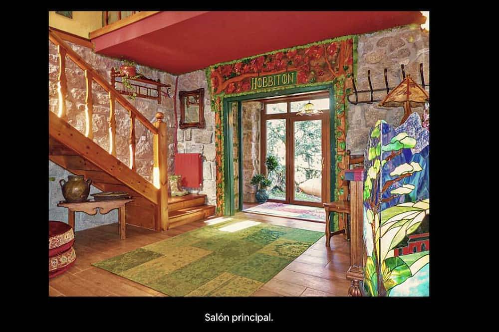 Casa fantasía Hobbit para alquilar en agosto in El Boalo, Provincia de Madrid