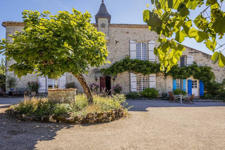 Gîte pour 16 personnes, avec piscine, animaux acceptés