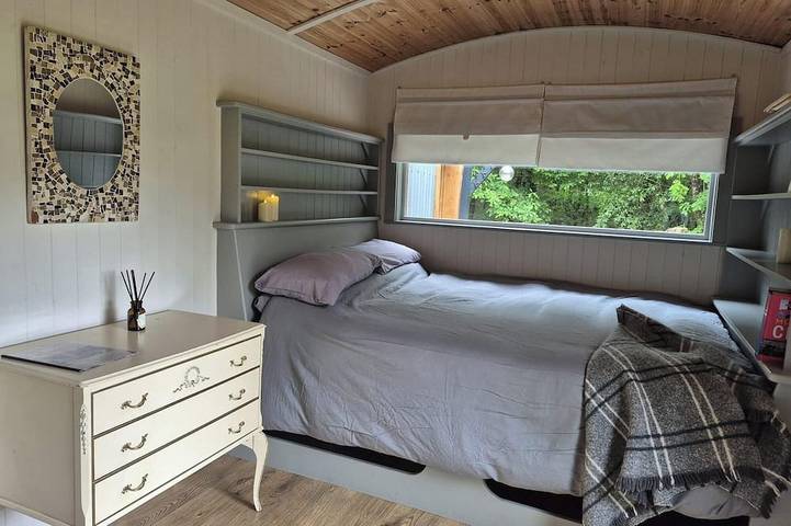 Log cabin for 2 people, with Hot tub and Terrace as well as Garden in County Cork