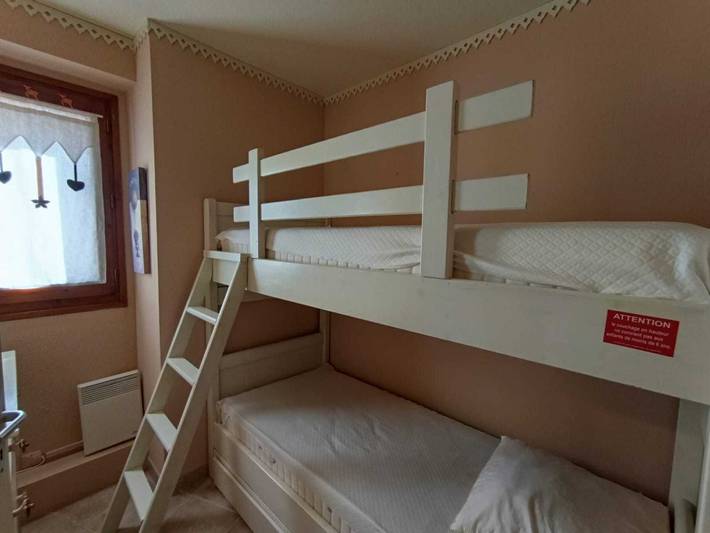 Appartement entier, Appartement fonctionnel pour 5 personnes avec animaux acceptés, parking et balcon sud in Montgenèvre, Région de Briançon