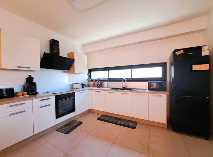 Location de vacances pour 6 personnes, avec jardin ainsi que vue et piscine dans Grands-Bois - 4