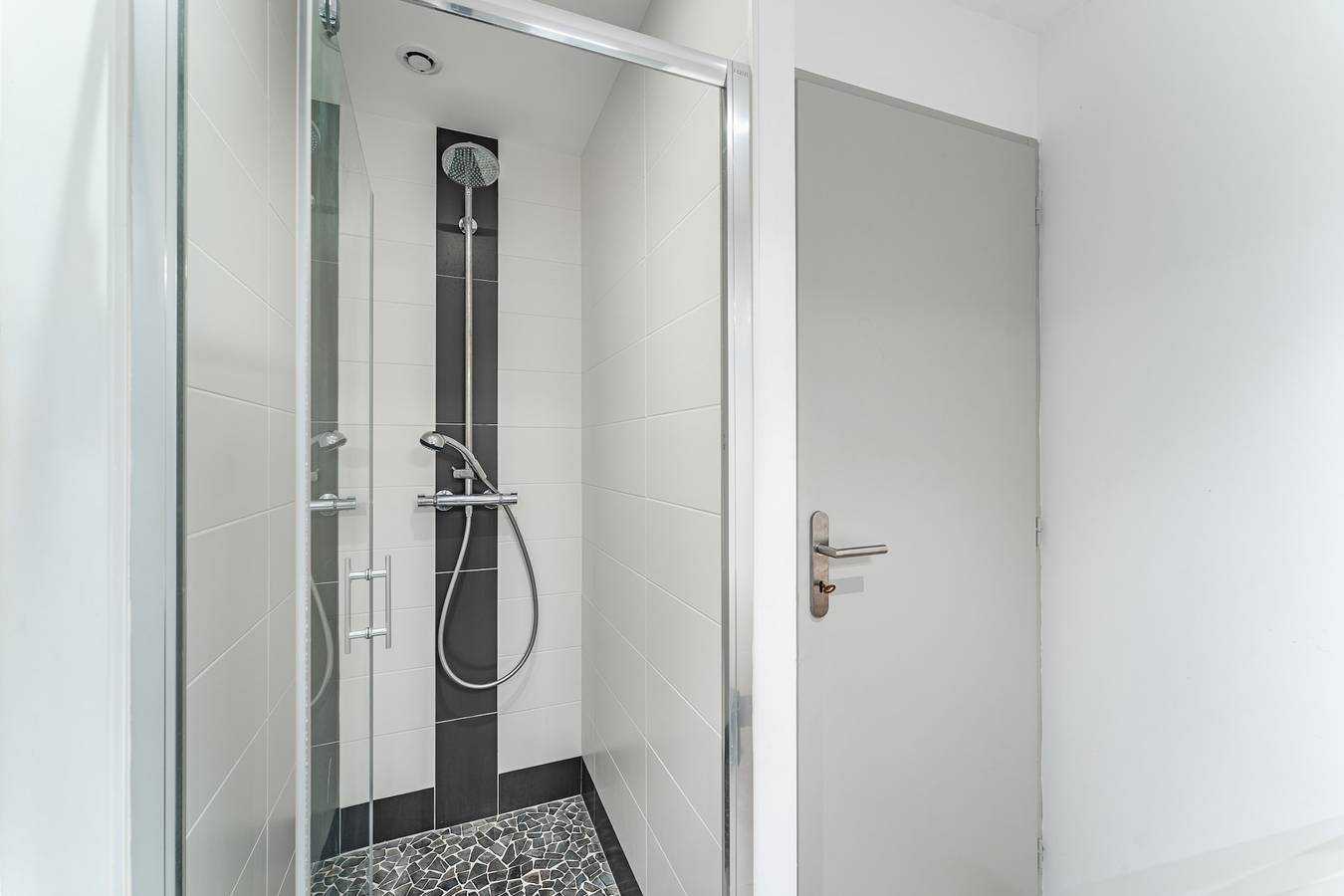 Entire apartment, Duplex flat for 2 people with terrace and parking in Bordeaux, Bordeaux region