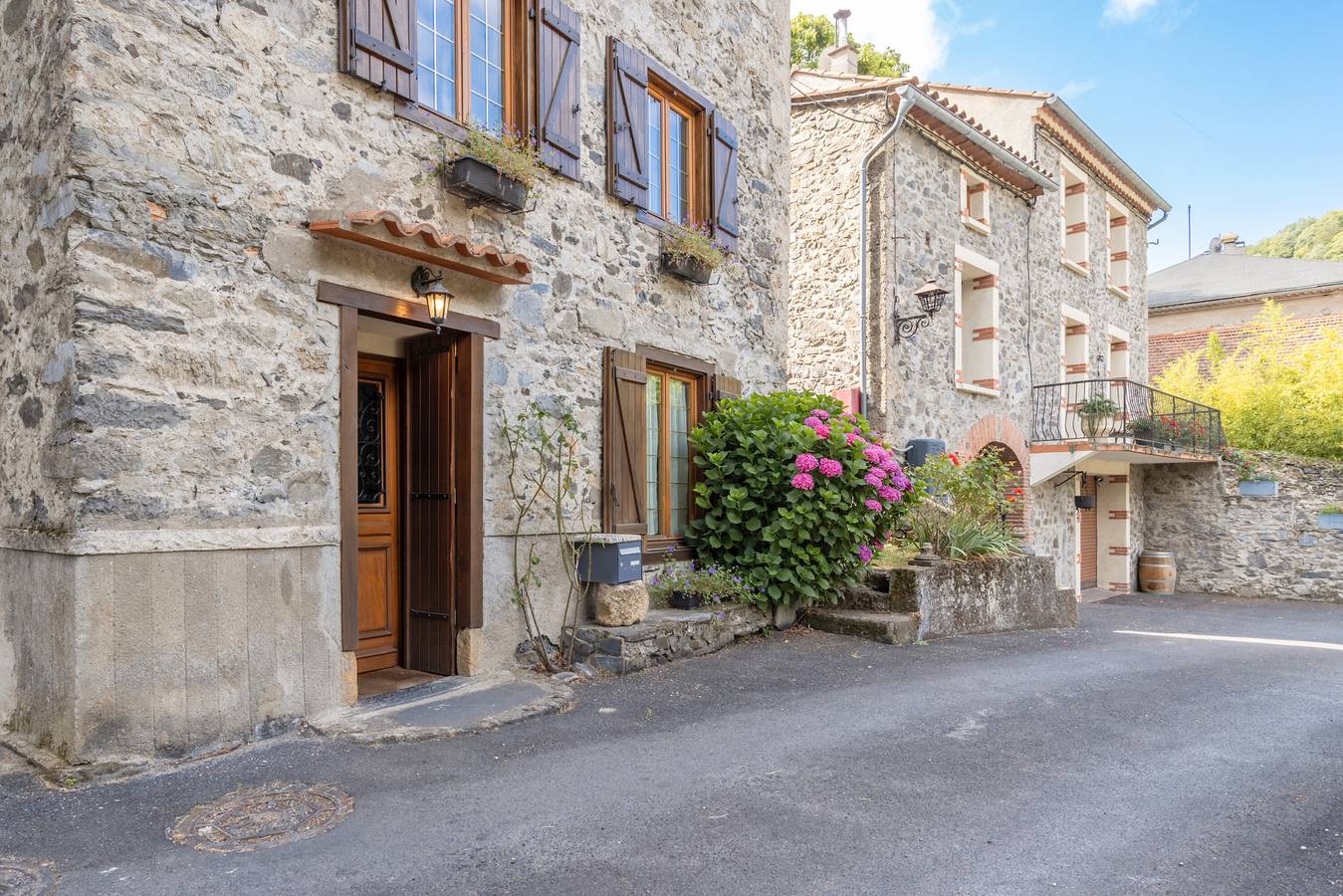 Maison "Le Petit Duc" avec vue sur les montagnes, terrasse privée et Wi-Fi in Gincla, Parc naturel régional Corbières-Fenouillèdes