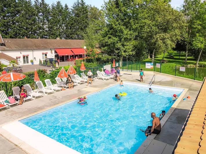 Camping für 6 Personen, mit Terrasse und Pool in Ile de France