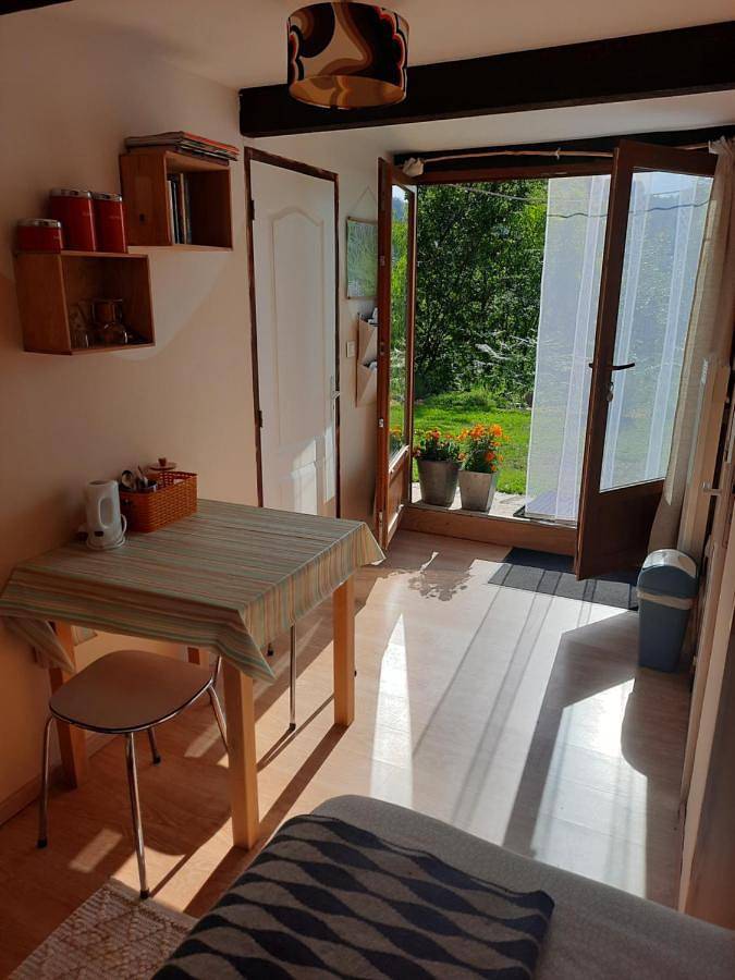 Chambre d’hôte pour 3 personnes, avec Terrasse ainsi que Jardin et Vue à Soueix-Rogalle