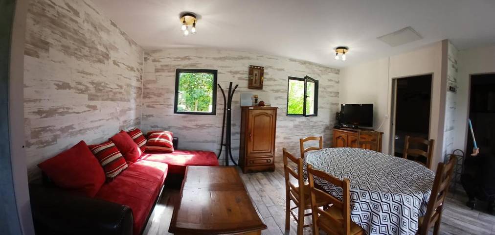 Location de vacances pour 5 personnes, avec jardin et terrasse, animaux acceptés à Saint-Aubin-de-Nabirat - 4