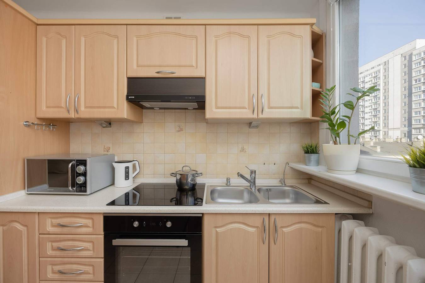 Ganze Wohnung, Spacious Apartment | 3 Bedrooms | Close to Metro. in Warschau, Masowien