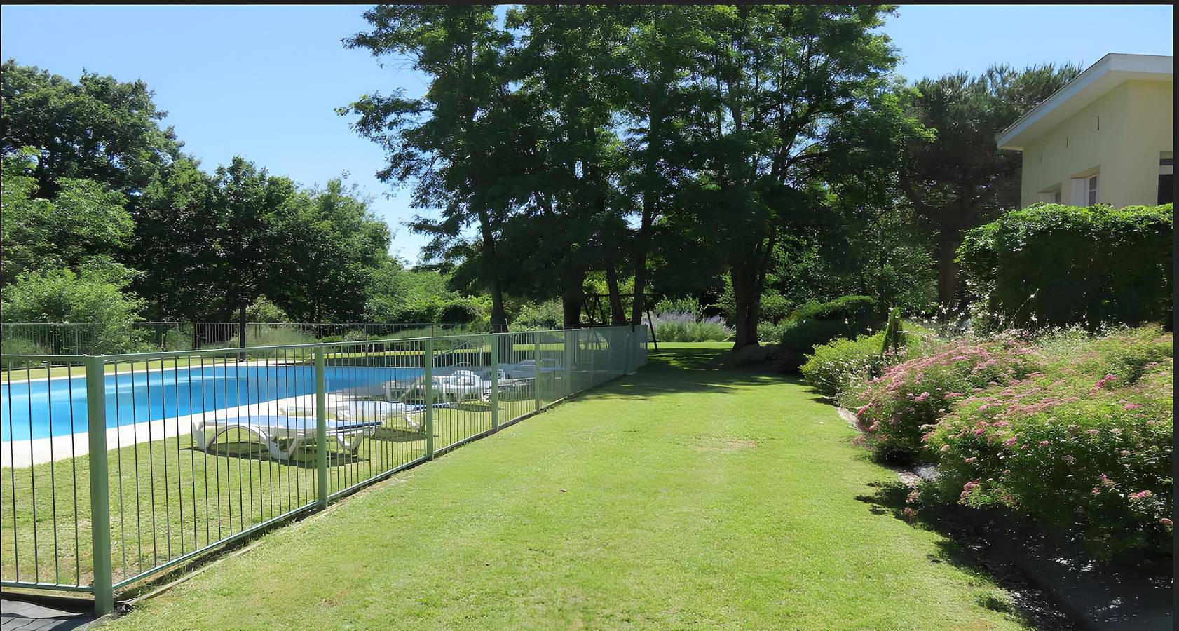 Appartement entier, Gite Le Lote avec piscine partagée, terrasse commune et Wi-Fi in Lédat, Région de Villeneuve-sur-Lot