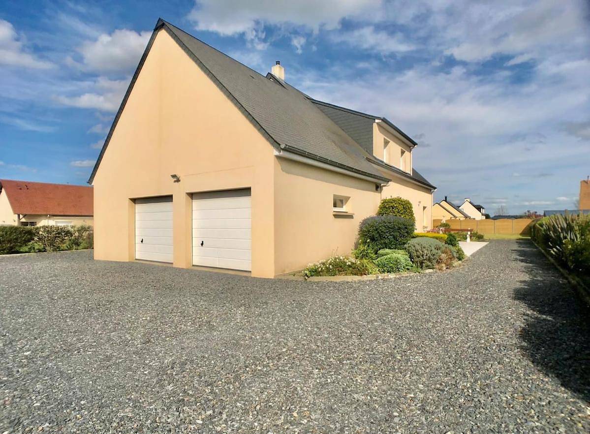 Five-Bedroom House in Tour-en-Bessin, Région de Bayeux