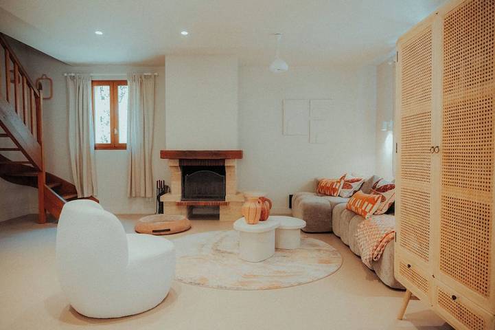 Bright and spacious villa in Saint-Jean-de-Laur, Quercy