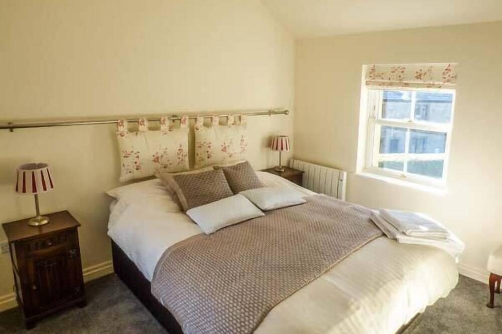 Old Hall Cottage, family friendly, with hot tub in Settle in Forest of Bowland