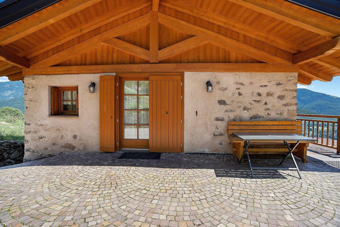 Appartamento intero, Appartamento 'Maso Bornie Fior di Ciliegio' con vista montagna, terrazza e Wi-Fi in Valda, Altavalle