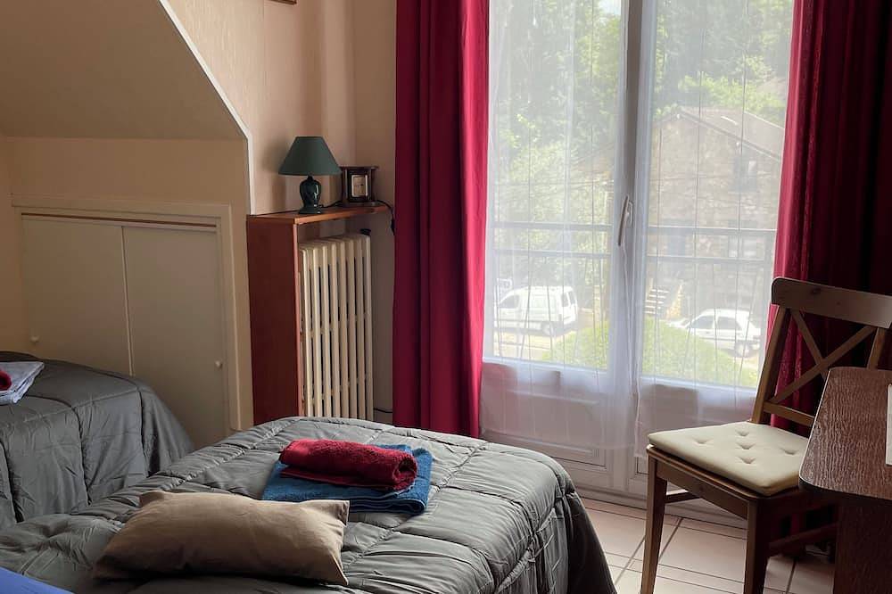 Apartamento entero, Self-contained apartment on 1st floor of a detached house in Mareil-Marly, Yvelines
