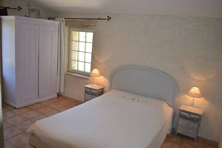 Location de vacances pour 5 personnes, avec terrasse ainsi que piscine et jardin à Séguret - 2