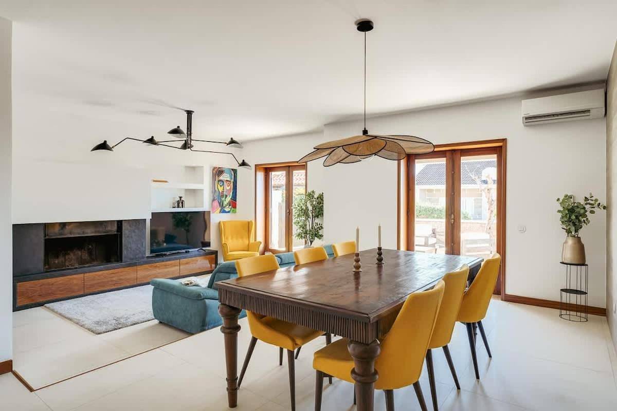 Beach Villa with Jacuzzi & Garage by Hostwise in Vila Chã, Porto Distrikt