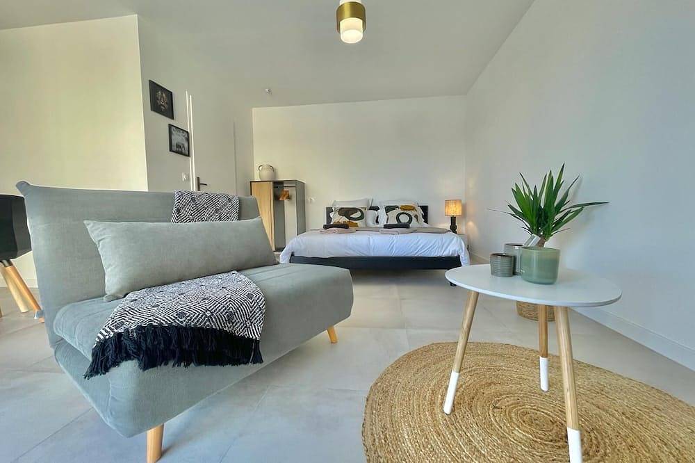 Entire apartment, Grand Studio Accessible Pour Pmr in Lunel-Viel, Côte d'Améthyste