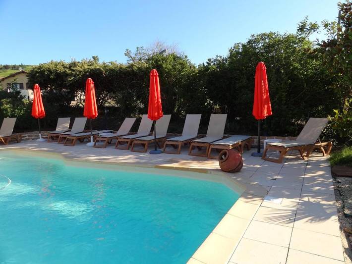 Hôtel pour 3 personnes, avec jardin ainsi que vue et piscine, animaux acceptés