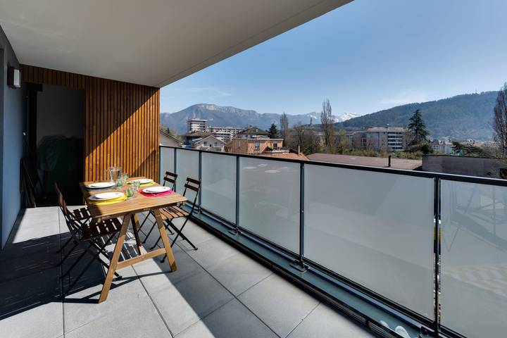 Entire apartment, Origami - T3 new & cozy 2 steps from the center of Annecy with Wifi & 🅿️ in Cran-Gevrier, Annecy (commune)