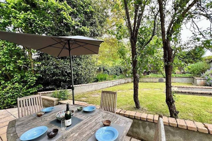 Location de vacances pour 6 personnes, avec balcon et jardin, animaux acceptés à La Vicomté-sur-Rance