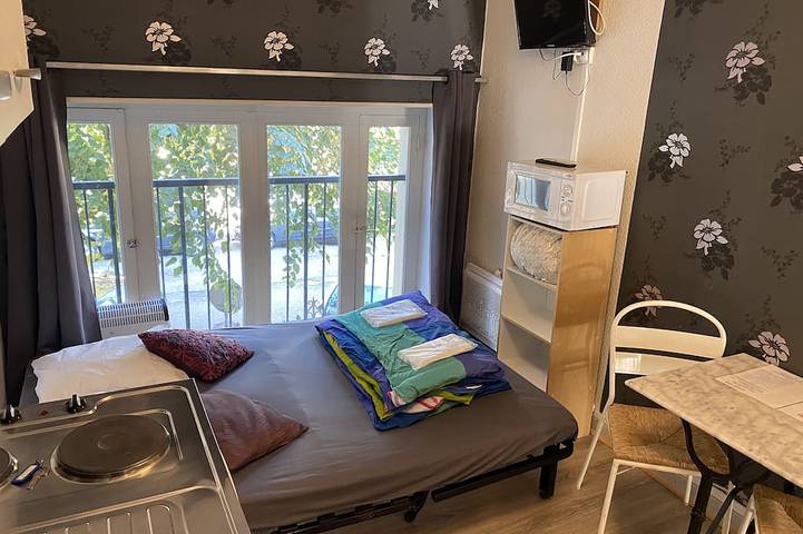 Appartement entier, Petit studio rénové situé face a parc thermal. in Vittel, Neufchâteau