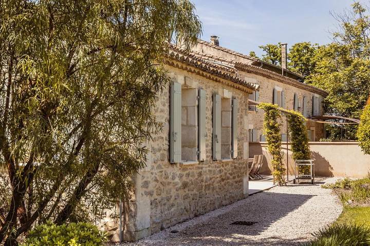 Location de vacances pour 4 personnes, avec vue ainsi que piscine et jardin à Mas-Blanc-des-Alpilles - 3