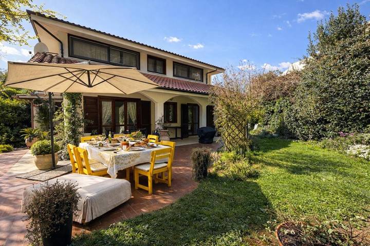Casa vacanza per 6 persone, con panorama e giardino, con animali domestici a Morlupo